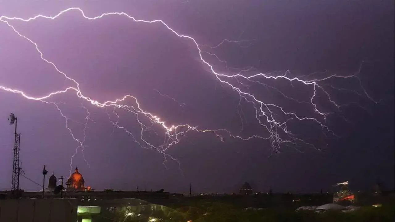 NCR weather update: Light to heavy rain with thunderstorms likely in Delhi, Noida and adjoining areas today NCR weather update: Light to heavy rain with thunderstorms likely in Delhi, Noida and adjoining areas today